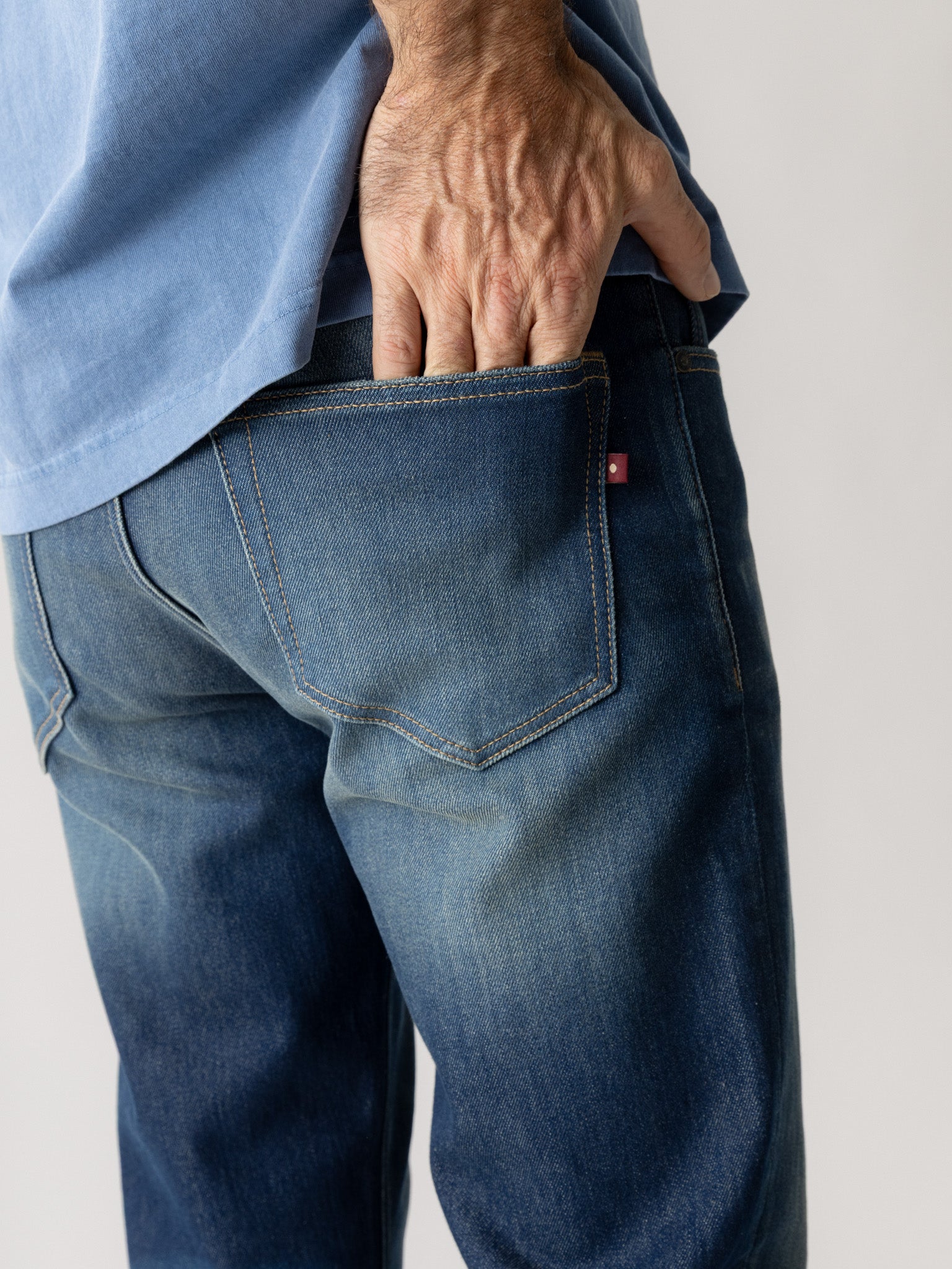 Modelshot / Mid Blue / Detail